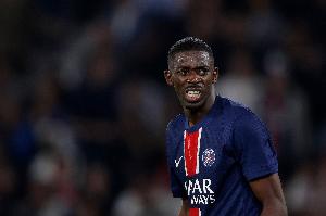 记者:巴黎有人批评恩里克选人和队友态度,但更衣室气氛并不紧张