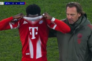 世界杯危!?阿方索无对抗情况下受伤,下场时掩面落泪!