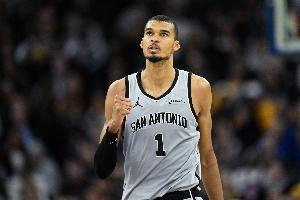 15中8!文班:用三分球应对防守是我的特质 我绝不想失去这一点