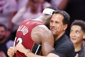 阿里纳斯:若阿德巴约79分时被换下 他整个生涯都会遗憾&怨恨教练