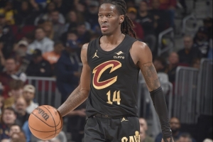 阿特金森:基翁·埃利斯防守已非常出色 我们还在挖掘其进攻潜力