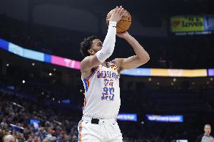 复出状态出色!阿杰伊·米切尔半场12中7砍16分 首节独得10分