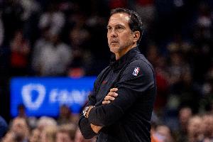 Skip:斯波为阿德巴约鼓掌时心不在焉 他知道这是NBA的耻辱