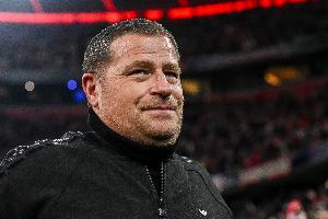 记者:拜仁内部批评埃贝尔花钱太多,他有可能在明年离开俱乐部