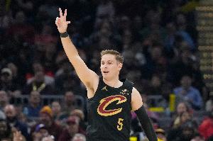 弹无虚发!梅里尔首节3中3高效拿下8分1板1助