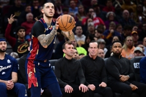 球爹:骑士竟然让我儿打替补&蹲底角 他这辈子没这样打过球