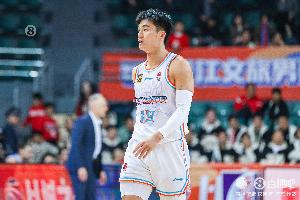 “无所不能”!于德豪出战4分钟 0分1打铁1失误2犯规