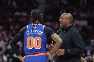 差距太大!尼克斯替补得分14-37快船输23分 上半场直接挂零