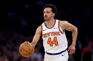 扔不进就是负作用!沙梅特三分球12中3仅拿9分1篮板 上半场6中0