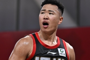 还没歇过来?贺希宁毫无状态全场各种打铁 两分球7中0&三分10中3