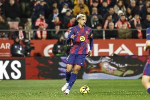 记者:埃里克·加西亚腿筋不适将缺战纽卡,阿劳霍首发踢右后卫