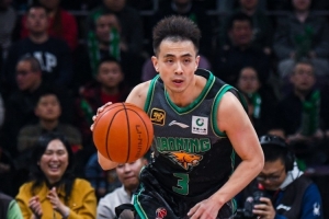 球队大脑!赵继伟替补6中4&罚球7中7砍球队第二高17分 另送9助攻