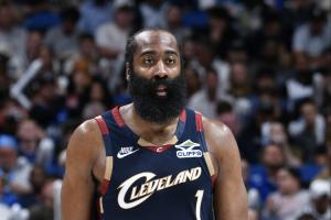 身手全能!哈登半场19分钟9中6拿到16分4板4助 三分5中2