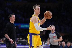 技能冷却中?肯纳德近两场三分7中1&命中率14.3% 赛季命中率48.8%