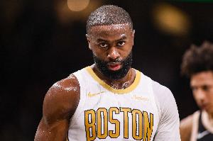 如何定义造犯规?杰伦·布朗:夸大身体接触 故意装成被犯规