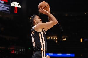 内外开花!里萨谢12中6砍下19分9板 三分5中3