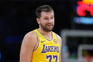 齐发力!湖人首发5人得分均15+ 东契奇爆砍51分