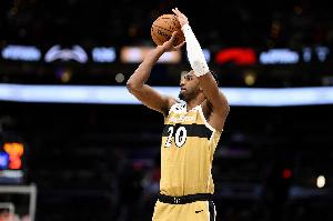 攻防俱佳!萨尔半场9中5拿下全队最高13分外加4板2断4帽