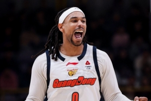 面对旧主战意十足!萨林杰打满首节 7投4中砍下12分2前场篮板