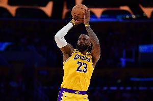 詹姆斯:我们最近打出了很棒的篮球表现 全队都展现了活力和努力