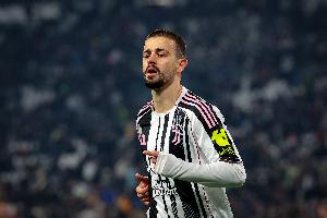 热格罗瓦迎来第一个孩子,尤文官推发文祝贺:恭喜!