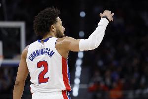 以串联为主!坎宁安半场出战18分钟 5中3拿8分3板9助2断1帽