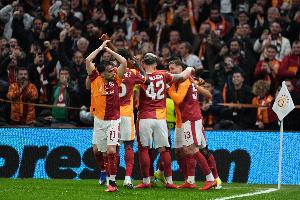 记者:如果欧冠淘汰利物浦,加拉塔萨雷球员将获得创纪录奖金