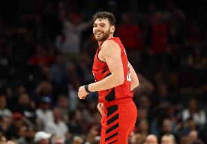 内线无敌!克林根12中7砍下 21分15板3助2断7帽 正负值+20最高