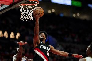 略有进步!亨德森14中8得到25分5板3助1断1帽 5失误还是太多