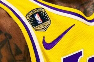 詹姆斯转发!保罗·里维拉晒老詹球衣特制补丁:祝贺你大兄弟