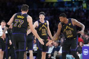 斯玛特:我们必须做好各自应该做的事情 命中投篮 每场都拼尽全力