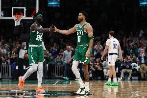 13投11中砍24分10板!奎塔:塔图姆的牵制力让我的工作变得更简单