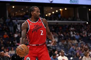 延续20+仅差3分!伦纳德半场11中7拿下17分4板 首节独得13分