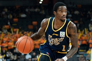 京媒:广东缺赵继伟这样稳定军心的大哥 萨姆纳完全带不动队友