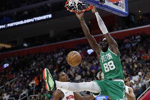 内线打疯了!奎塔半场12中10超高效砍下22分6板1助1帽