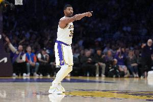 DPOY!斯玛特15中8得21分3板2助5断1帽 关键防守+三分太硬了