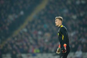 记者:因腹股沟轻微受伤,切尔西门将约恩森未入选大名单