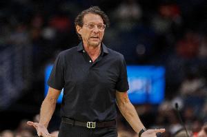 球队抢下15个前场板!斯奈德:这不是一个人的功劳 大家都在拼抢