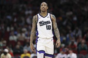 中投大师!德罗赞14中11砍下全队最高27分 外加7助攻