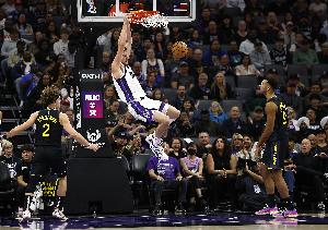 再伤一人!国王官方:尤班克斯遭左手尺侧副韧带撕裂 将接受手术