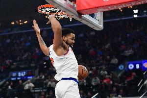 我咋这么高呢!唐斯两分球10中7得17分12板2助1断1盖帽