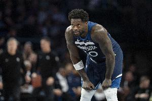 虽败犹荣!兰德尔18中11&罚球8中7砍全场最高32分外加7篮板6助攻