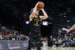 太想接班了?波杰姆15中8得到25分5板6助2断 落后1分追身三分自杀