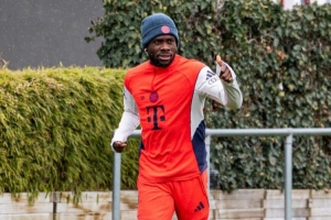 好消息!拜仁官方社媒晒照片,确认戴维斯今日恢复跑步训练