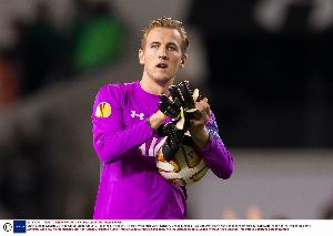 拜仁三名门将全伤!凯恩曾在欧联客串门将,面对任意球黄油手失误