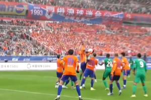 解说晒马德鲁加手球视频:应判点球,但主裁判无反应VAR也没介入