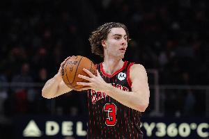 三双数又要加一?吉迪半场8中4拿到10分8板8助准三双 另有2抢断