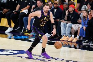 攻得很凶!东契奇半场16中9砍下23分2板3助1断 首节独得16分