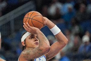 效率低!班凯罗13投仅3中拿到18分10板 罚球16中11