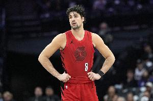 各种打铁!阿夫迪亚半场手感冰凉7中1得8分 三分3中1&罚球8中5